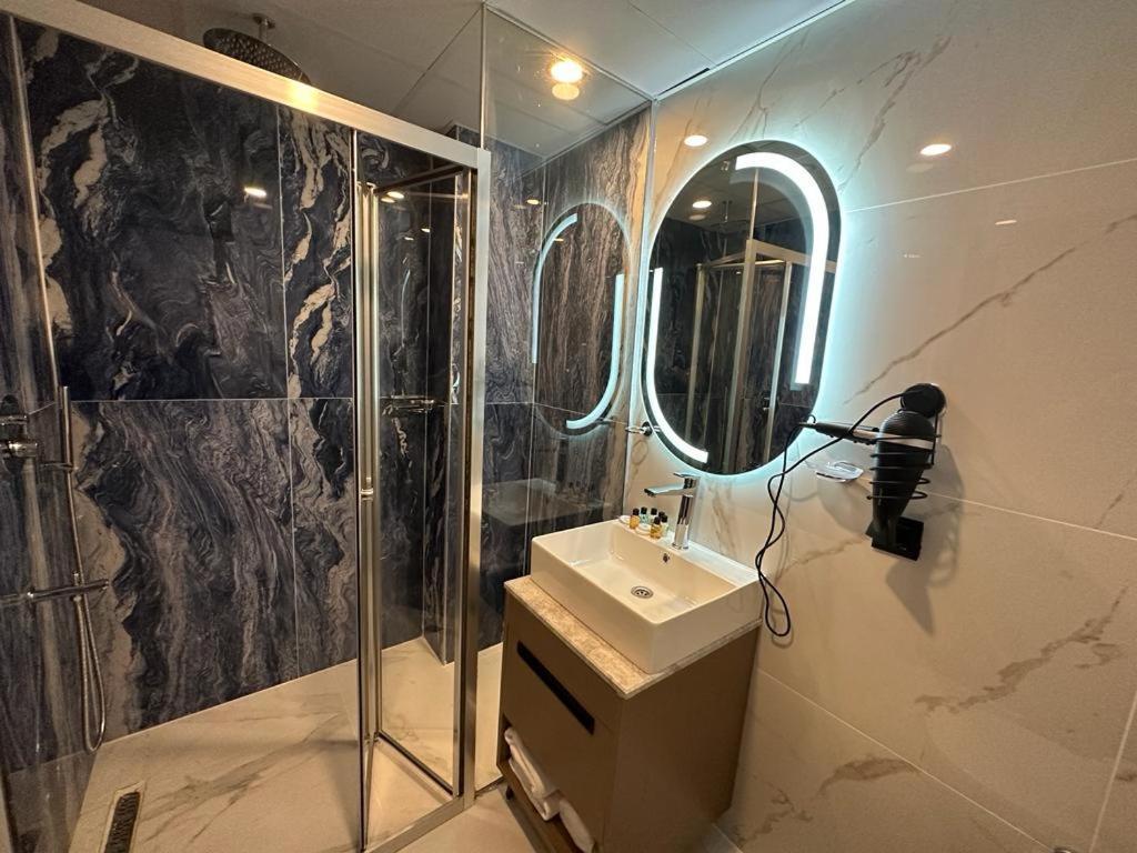 Istanblu Hotel Atasehir อิสตันบูล ภายนอก รูปภาพ